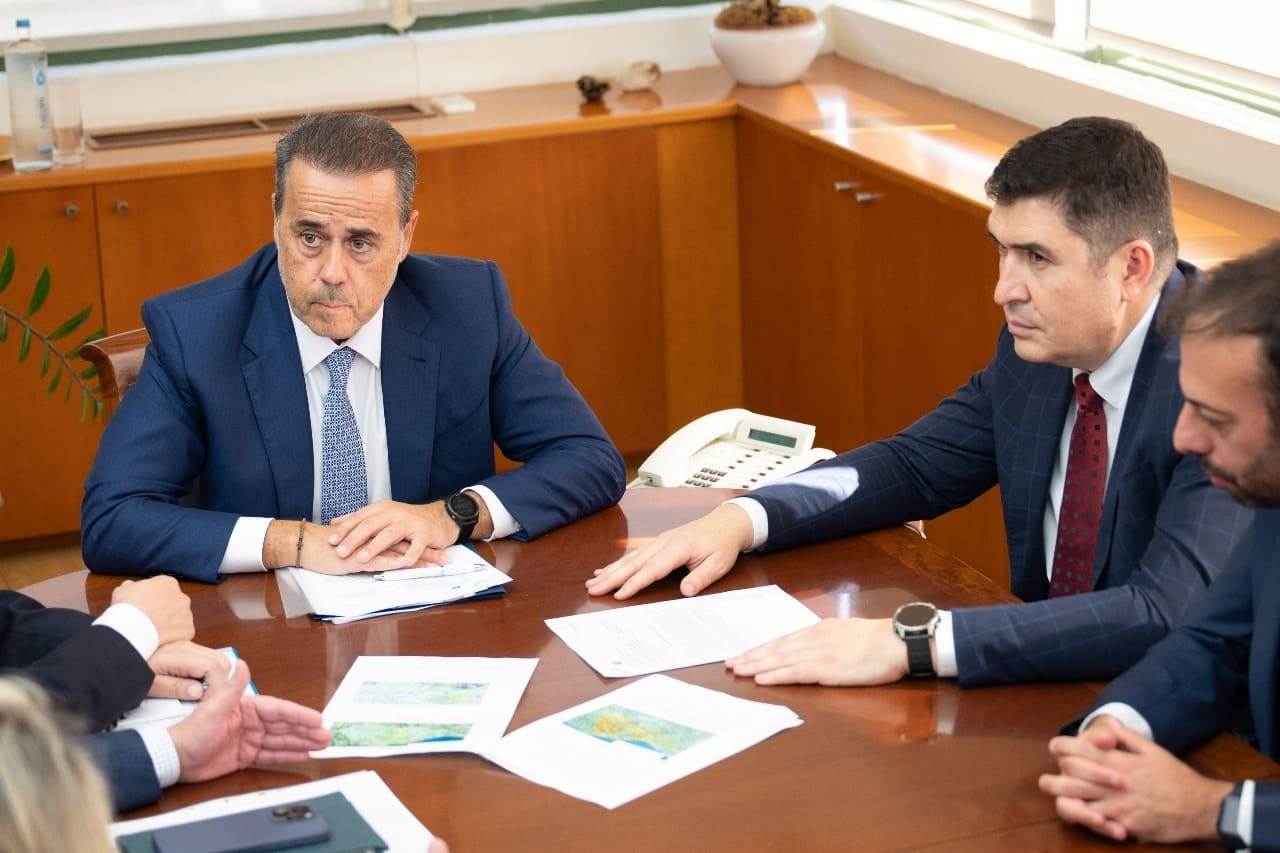 Σταύρος Παπασταύρου, Υπουργός Περιβάλλοντος και Ενέργειας, Svetoslav Atanasov, Γενικός Διευθυντής της Coca-Cola Τρία Έψιλον για Ελλάδα και Κύπρο, Σταύρος Μουρελάτος, Γενικός Διευθυντής της Coca-Cola Hellas (από αριστερά προς τα δεξιά)